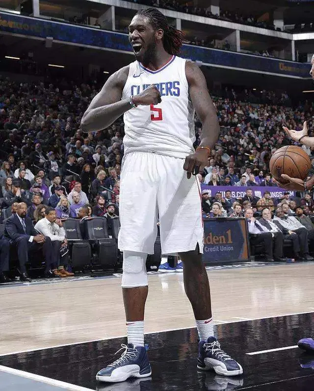 前他在CB, img, AA